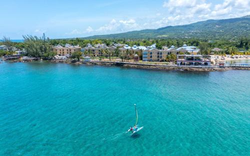 Alrededores, Jewel Paradise Cove Adult Beach Resort & Spa in Runaway Bay Alrededores, Jewel Paradise Cove Adult Beach Resort & Spa in Runaway Bay