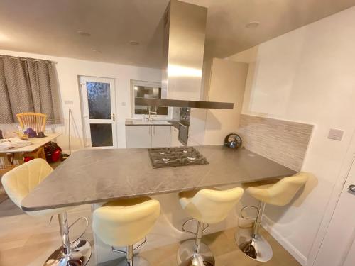 ห้องครัว, Matara House Holiday Home in เวสต์ฮิล ห้องครัว, Matara House Holiday Home in เวสต์ฮิล