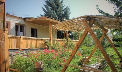 Garden, Armen's B&B in Sevan Garden, Armen's B&B in Sevan
