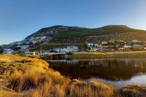 Bright comfy space close to beach and wetland