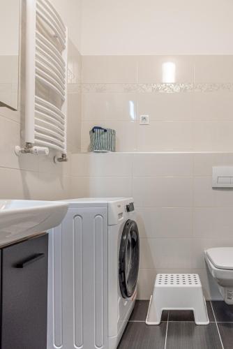 Bathroom, Amphora Luxury Apartment with FREE private Parking and cozy Balcony near Lurdy-Haz Bathroom, Amphora Luxury Apartment with FREE private Parking and cozy Balcony near Lurdy-Haz