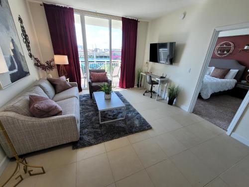 2br2bd, Downtown, Cal King in Downtown 2br2bd, Downtown, Cal King in Downtown