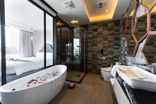 Bathroom, Norway Forest Motel - Wen Chuang Branch in South District Bathroom, Norway Forest Motel - Wen Chuang Branch in South District