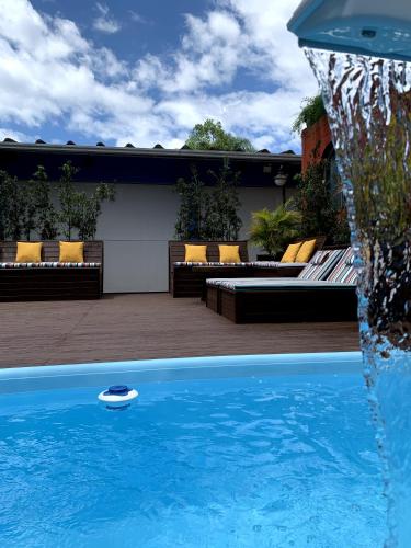 สระว่ายน้ำ, Bonabrigo Hostel & Suites in บอลเนียริโอ คัมบอรี สระว่ายน้ำ, Bonabrigo Hostel & Suites in บอลเนียริโอ คัมบอรี