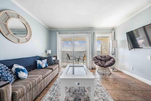 Bay View Pool, Minutes to Airport & Downtown in Pelican Island Bay View Pool, Minutes to Airport & Downtown in Pelican Island