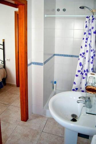 This photo about Hostal Los Bateles shared on HyHotel.com