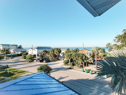 Sunset Views Steps From the Beach With Elevator Duplex in Englewood (FL) Sunset Views Steps From the Beach With Elevator Duplex in Englewood (FL)