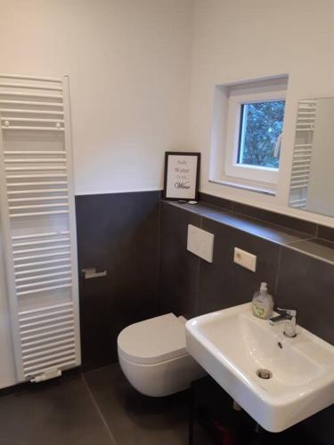 Bathroom, Ferienloft Ottos Werkstatt mit Saunafass in Dannenfels Bathroom, Ferienloft Ottos Werkstatt mit Saunafass in Dannenfels