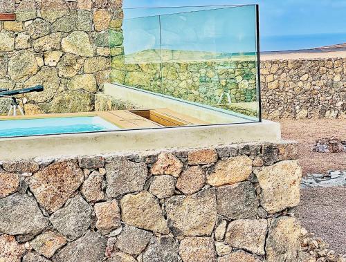 Zwembad, Canaryislandshost l The Sky Suites in Tinajo Zwembad, Canaryislandshost l The Sky Suites in Tinajo