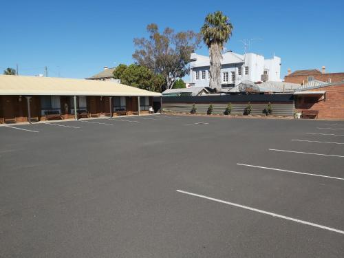 Country Mile Motor Inn in Forbes Country Mile Motor Inn in Forbes