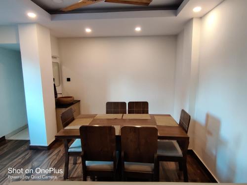 Faciliteiten, Island cliff near Samudrika Marine Museum Faciliteiten, Island cliff near Samudrika Marine Museum