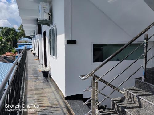Island cliff near Samudrika Marine Museum Island cliff near Samudrika Marine Museum