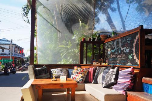 Bar/lounge, Sundaze Samet Hostel & Hangout in Samed City Center Bar/lounge, Sundaze Samet Hostel & Hangout in Samed City Center