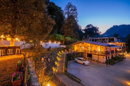 Фасада на хотела, goSTOPS Nainital - Rooms & Dorms in Найнитал Фасада на хотела, goSTOPS Nainital - Rooms & Dorms in Найнитал