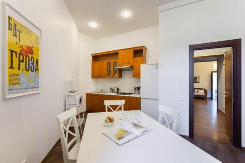 GorodRek near Palace Square (4 rooms) near วิหารเซนต์ปีเตอร์และพอล GorodRek near Palace Square (4 rooms) near วิหารเซนต์ปีเตอร์และพอล