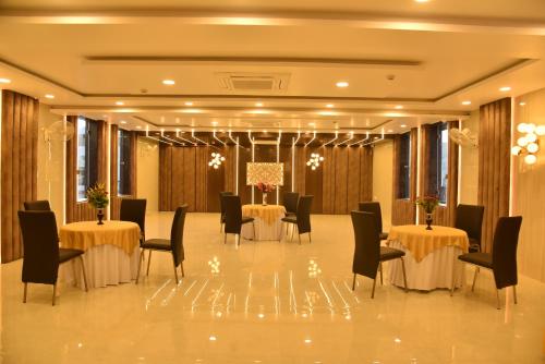 Banquet hall, Hotel Nexus in Aminabad Banquet hall, Hotel Nexus in Aminabad