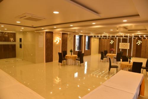 Banquet hall, Hotel Nexus in Aminabad Banquet hall, Hotel Nexus in Aminabad