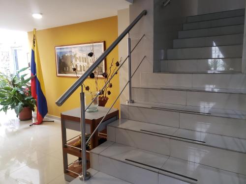 Hotel La Pequena Valencia near Arturo Michelena International Airport Hotel La Pequena Valencia near Arturo Michelena International Airport