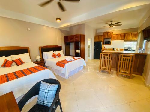 La Isla Resort in Caye Caulker La Isla Resort in Caye Caulker