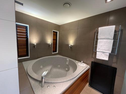 เบนท์เลย์มอเตอร์อินน์ (Bentleys Motor Inn) in พาลเมอร์สตันเหนือ เบนท์เลย์มอเตอร์อินน์ (Bentleys Motor Inn) in พาลเมอร์สตันเหนือ