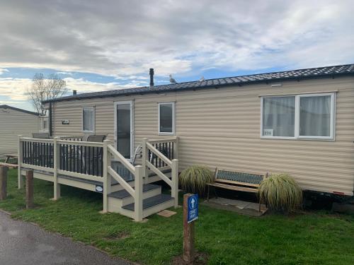Gold Plus 6 Berth SPECTACULAR Caravan in NEW BEACH in Burmarsh Gold Plus 6 Berth SPECTACULAR Caravan in NEW BEACH in Burmarsh
