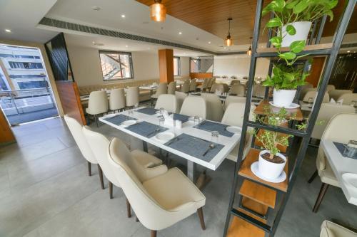 Restaurant, Northway Hotel in Daba Gardens Restaurant, Northway Hotel in Daba Gardens