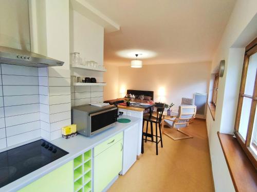 keuken, Lumineux Appartement Free Parking Nature Ville tt équipé (Lumineux Appartement Free Parking Nature Ville tt equipe) in Thann keuken, Lumineux Appartement Free Parking Nature Ville tt équipé (Lumineux Appartement Free Parking Nature Ville tt equipe) in Thann