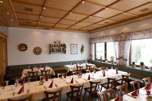 Restaurant, Hotel Gasthof Rosenwirt in Au In Der Hallertau Restaurant, Hotel Gasthof Rosenwirt in Au In Der Hallertau