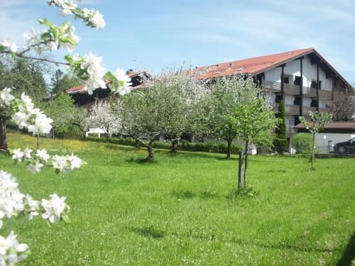 3-Zi Atelierdachwohnung mit Bergblick Seenahe und 2 Loggia in Bernau am Chiemsee 3-Zi Atelierdachwohnung mit Bergblick Seenahe und 2 Loggia in Bernau am Chiemsee