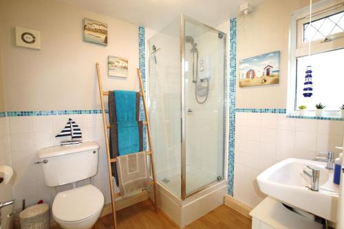Koupelna, Peaceful Garden Apartment in Herne Bay Koupelna, Peaceful Garden Apartment in Herne Bay