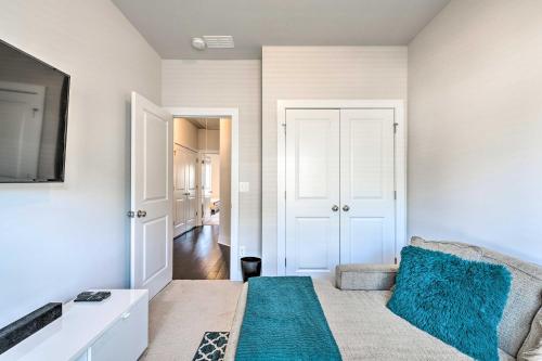 Atlanta Townhome with Deck about 6 Mi to Downtown! in East Atlanta Atlanta Townhome with Deck about 6 Mi to Downtown! in East Atlanta