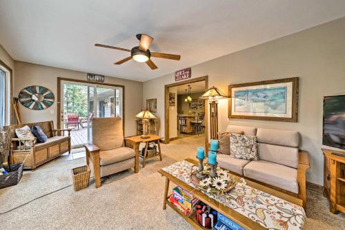 Family Home with Deck on Lake Sara Pets are Welcome in Mattoon (IL) Family Home with Deck on Lake Sara Pets are Welcome in Mattoon (IL)
