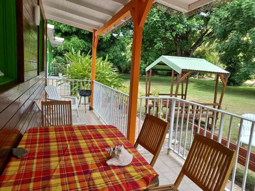 Garden, Bungalow PAPAYE in Pointe-Noire Garden, Bungalow PAPAYE in Pointe-Noire