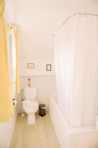 Baño, 4 Lyndhurst Rd in Brockenhurst Baño, 4 Lyndhurst Rd in Brockenhurst