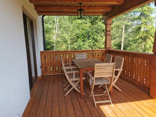 Erkély/terasz, DOMEK POD CZEREMCHĄ (DOMEK POD CZEREMCHA) in Zawóz Erkély/terasz, DOMEK POD CZEREMCHĄ (DOMEK POD CZEREMCHA) in Zawóz