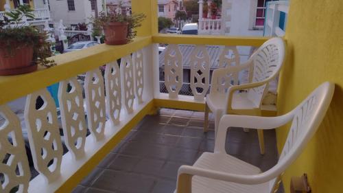 Michand Guest Apartments- Cozy one or two bedroom- 5 walk minutes from airport 10 mins drive to Oist in 차르노크 Michand Guest Apartments- Cozy one or two bedroom- 5 walk minutes from airport 10 mins drive to Oist in 차르노크