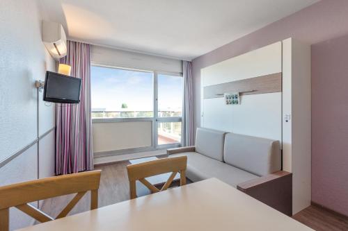 Shared lounge/TV area, Residence Pierre & Vacances La Rostagne in Le Ponteil Shared lounge/TV area, Residence Pierre & Vacances La Rostagne in Le Ponteil