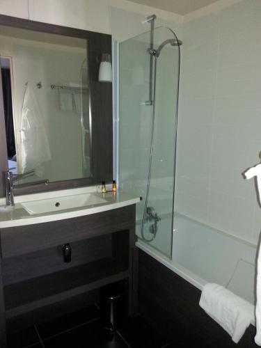 Baño, Hotel De France in Montargis Baño, Hotel De France in Montargis