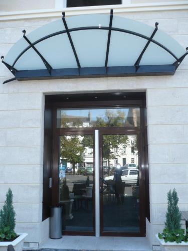 Entrada, Hotel De France in Montargis Entrada, Hotel De France in Montargis