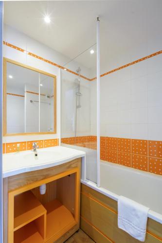 Μπάνιο, Residence Pierre & Vacances la Corniche de la Plage in Μπενοντέ Μπάνιο, Residence Pierre & Vacances la Corniche de la Plage in Μπενοντέ