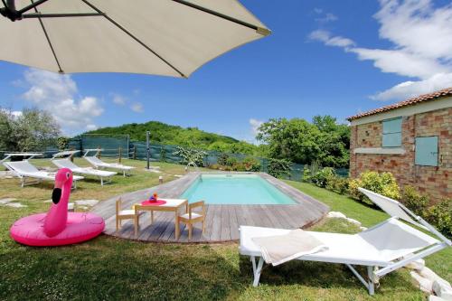 Swimming pool, Le Rondinelle in Genga Swimming pool, Le Rondinelle in Genga