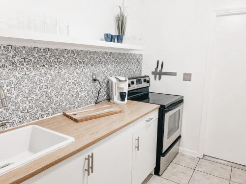 Lovely Bohemian Apartment in Wilton Manors Lovely Bohemian Apartment in Wilton Manors