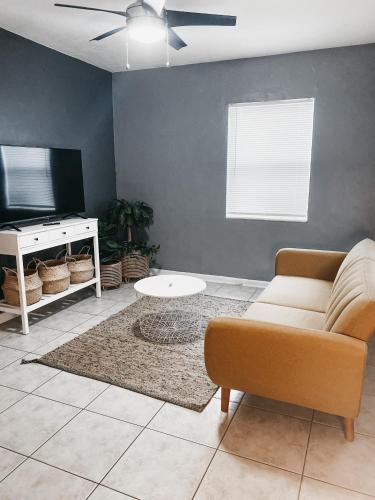 Lovely Bohemian Apartment in Wilton Manors Lovely Bohemian Apartment in Wilton Manors