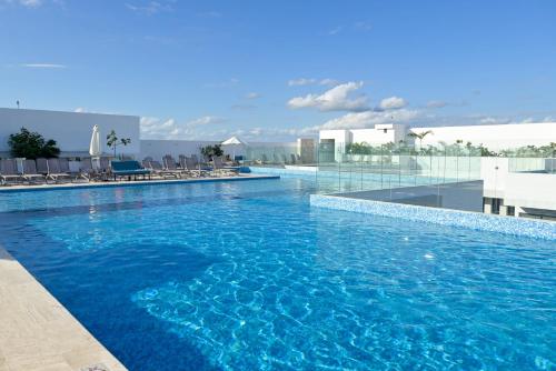 Brand New & Lovely 1BR Apartment PDC Rooftop Pool, Gym & Pool Table Nice Amenities