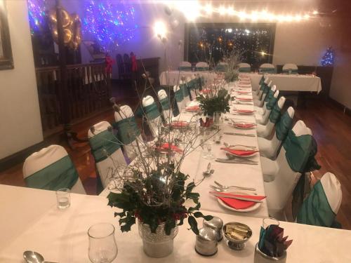 The Midway Bar & Guesthouse in Dunglow The Midway Bar & Guesthouse in Dunglow