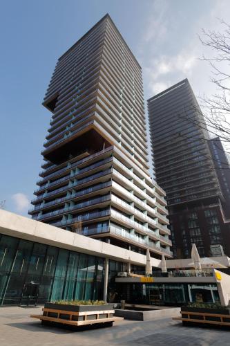 Triiiple Suites Level 21 mit Balkon und Tiefgarage