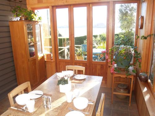 Bar/lounge, Captain Eady's Lookout in Portobello Bar/lounge, Captain Eady's Lookout in Portobello