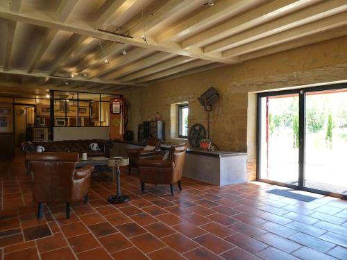 exceptionnel loft style industriel tout equipe 15 personnes avec piscine et jacuzzi in Lavergne exceptionnel loft style industriel tout equipe 15 personnes avec piscine et jacuzzi in Lavergne