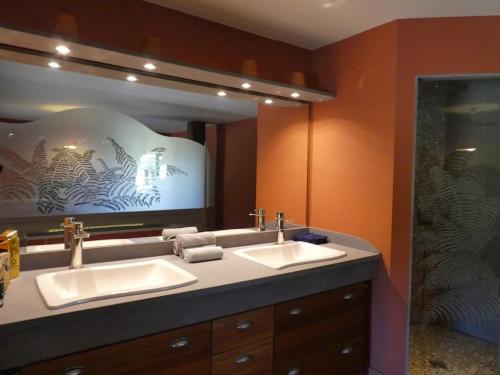 exceptionnel loft style industriel tout equipe 15 personnes avec piscine et jacuzzi in Lavergne exceptionnel loft style industriel tout equipe 15 personnes avec piscine et jacuzzi in Lavergne