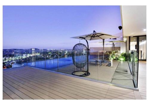 Piscina, Menlyn Maine Luxury Rentals in Pretória Piscina, Menlyn Maine Luxury Rentals in Pretória